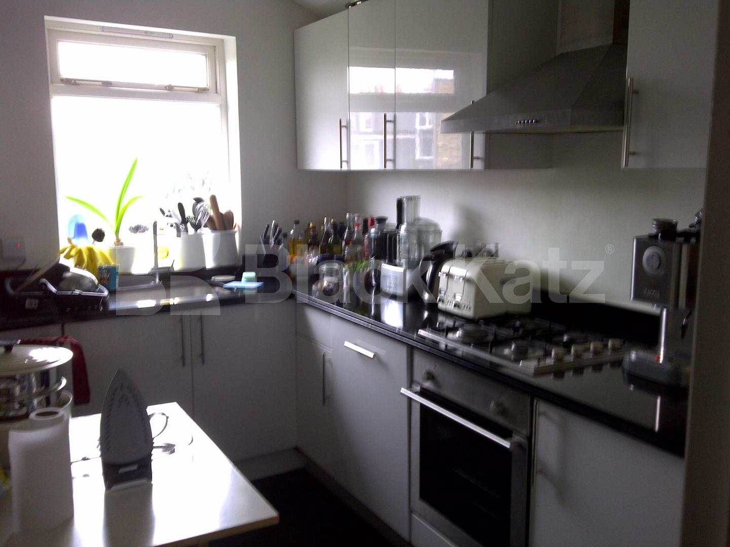 			LET, 3 Bedroom, 1 bath, 1 reception Flat			 North Street, Clapham Old Town